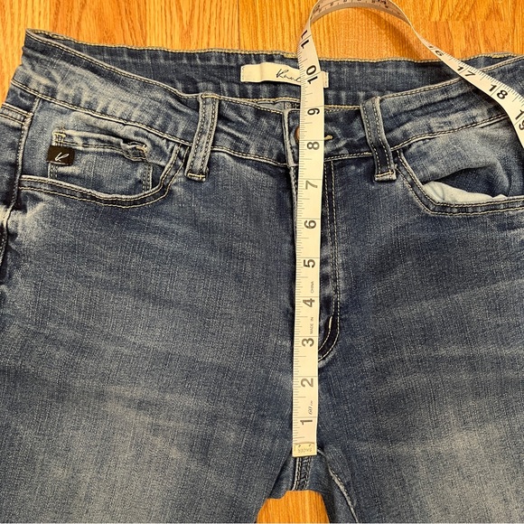 KanCan medium wash jeans Size 9/28, raw hem, 5 pockets. - Picture 9 of 13